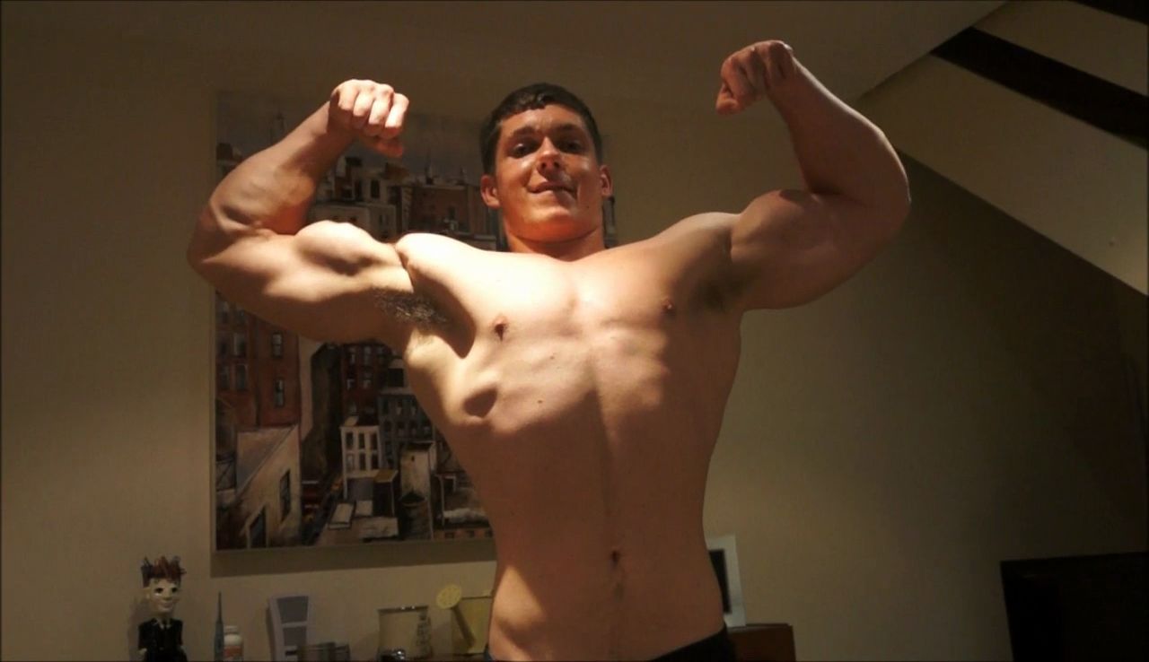 Big Connor flexing mp4