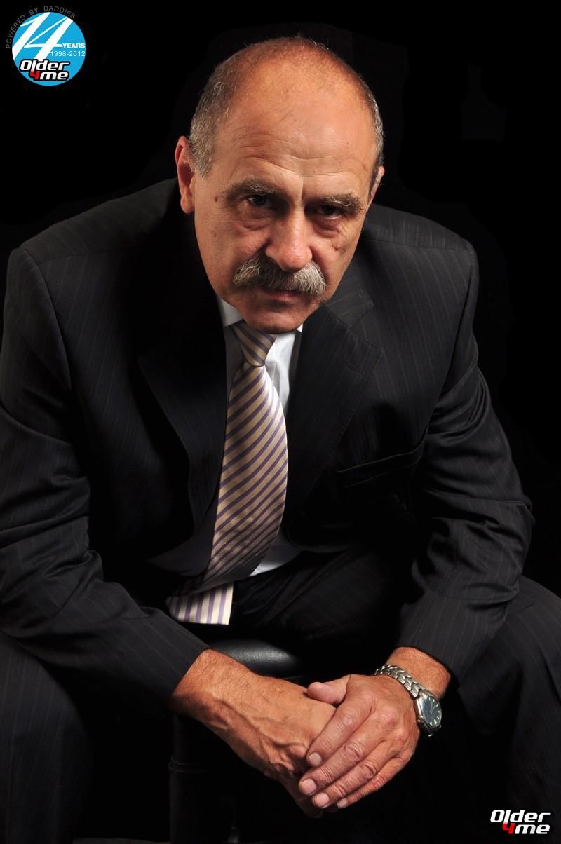 Older4me Luiggi - Fearless Adult Artistry