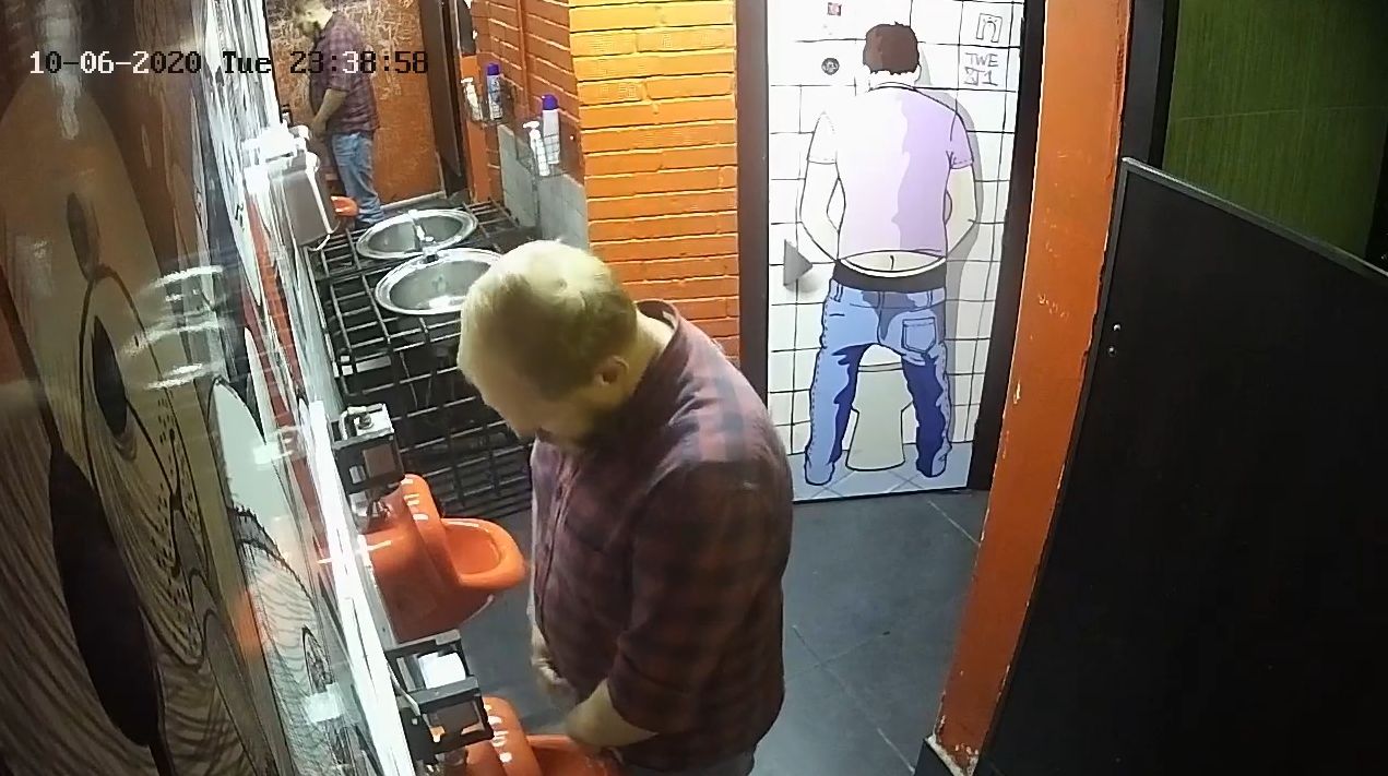 Club Spy Urinal