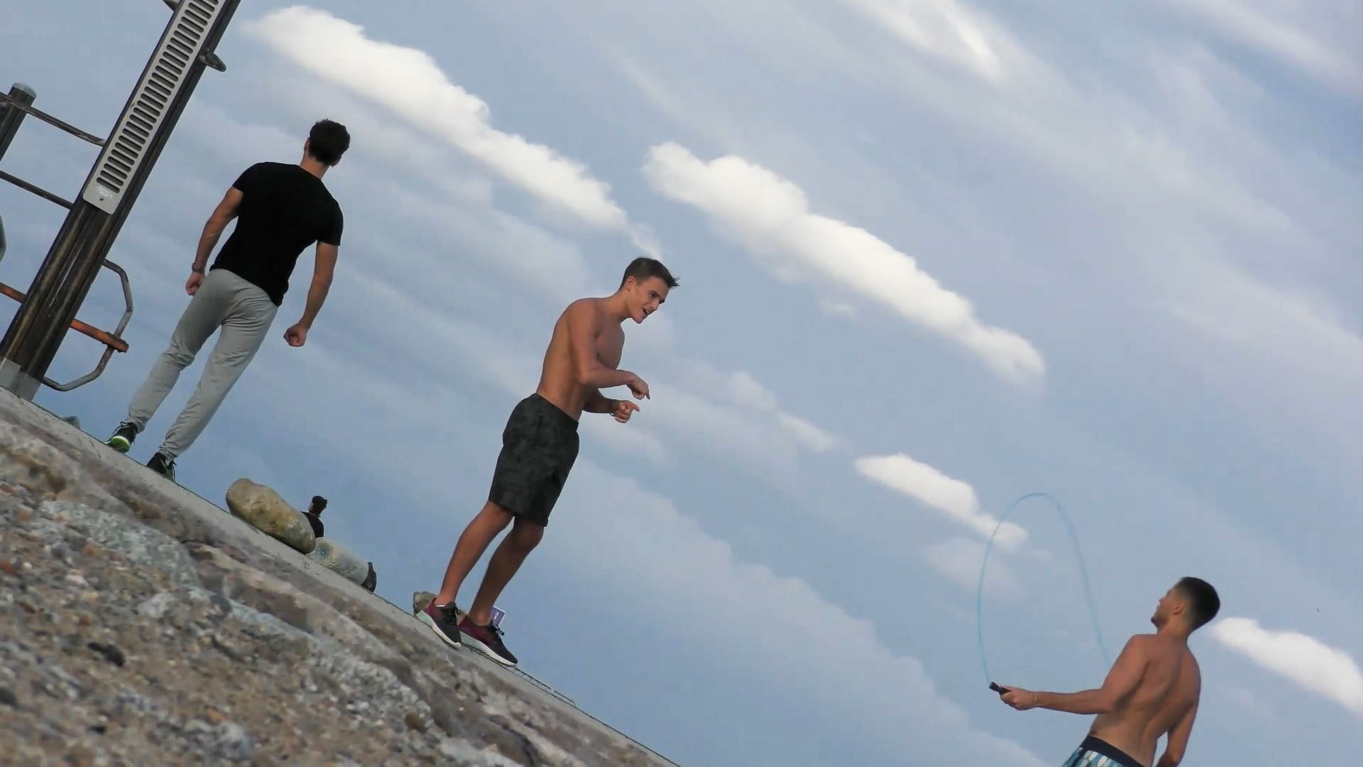 Spycam on the beach: shirtless guy