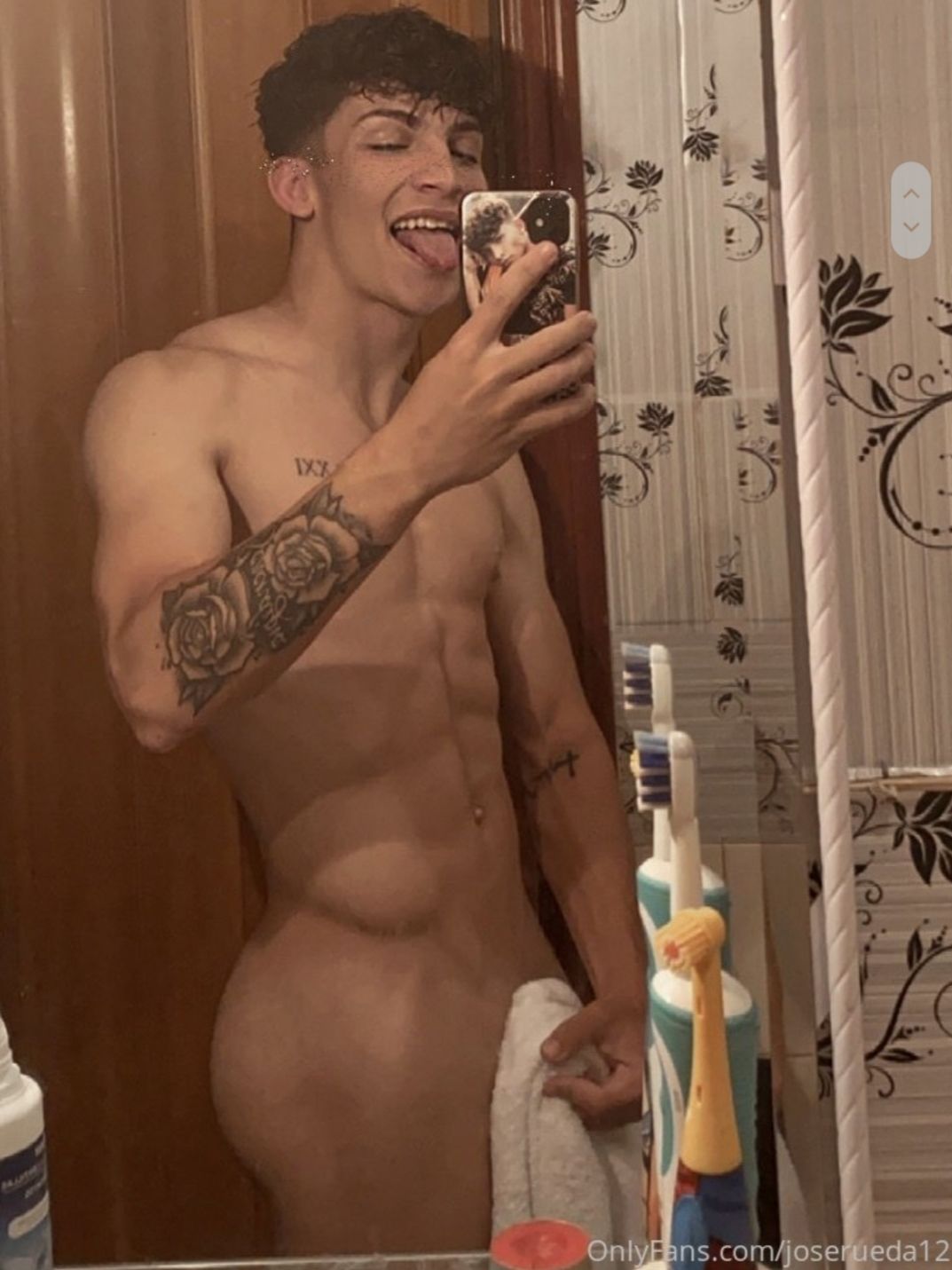 Joserueda12 Onlyfans OF josiito 12 instagram videos and pics.