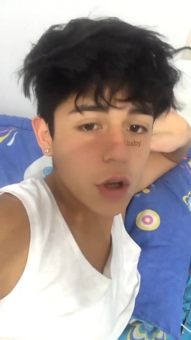 Spanish model Wawito twerking